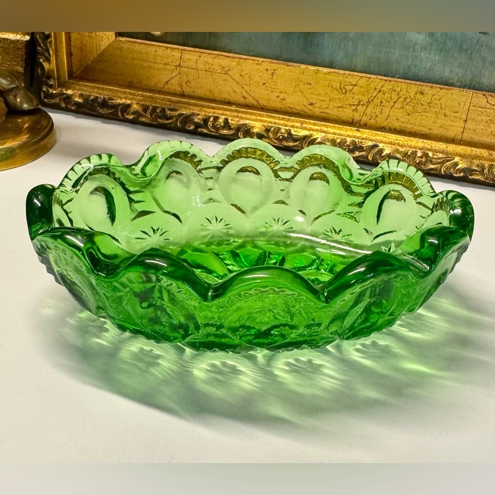 Vintage LE Smith Emerald Green ‘Moon and Stars’ Glass Ashtray